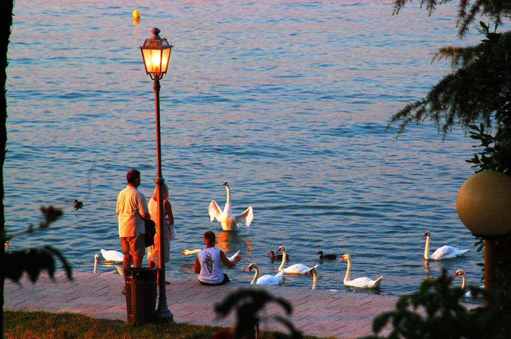 Camping Bella Italia Peschiera del Garda Exterior photo